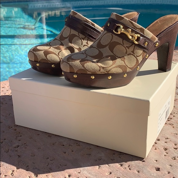 Coach Isadora Heels - Picture 2 of 6